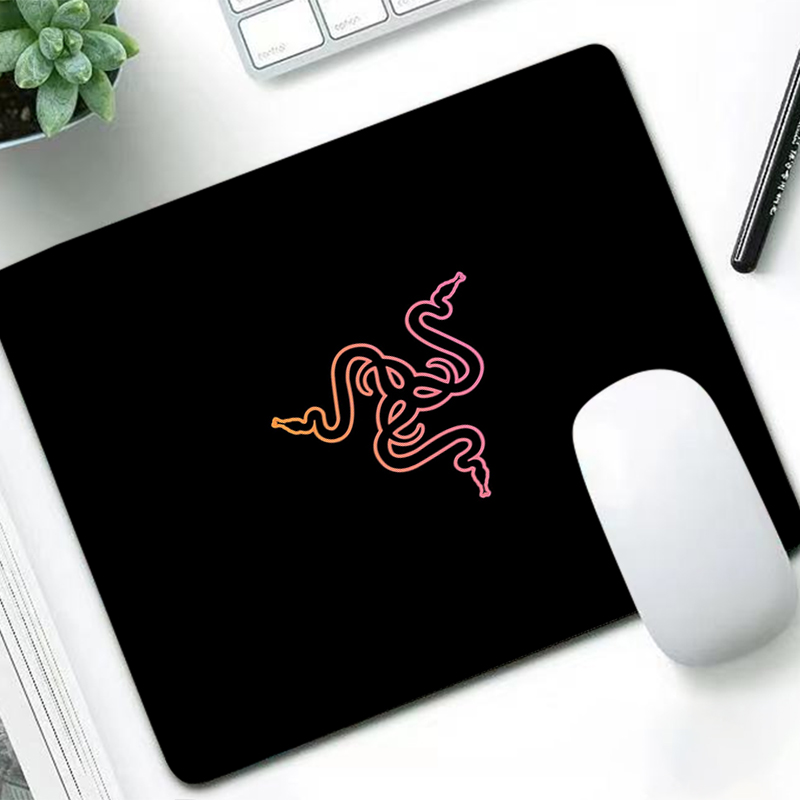 Gaming Accessories For Gaming Laptop - Podkładka pod mysz Razer Luxury Anime